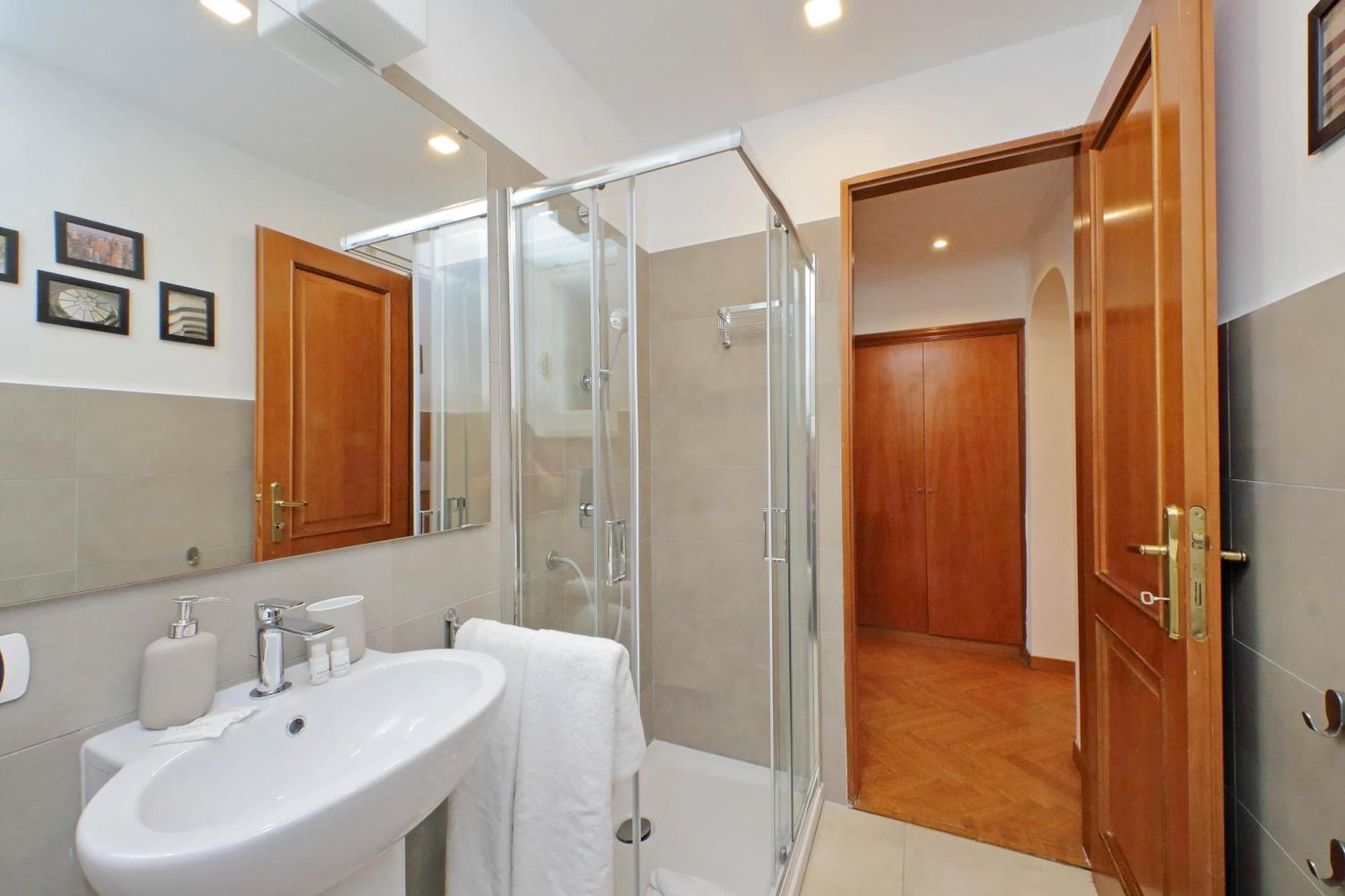 Ych-Comfortable 2 Bedrooms Flat Near Colosseum Rome Luaran gambar